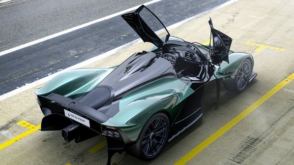 Aston Martin Valkyrie odhodil střechu. Chce nabídnout zážitky jak Formule 1