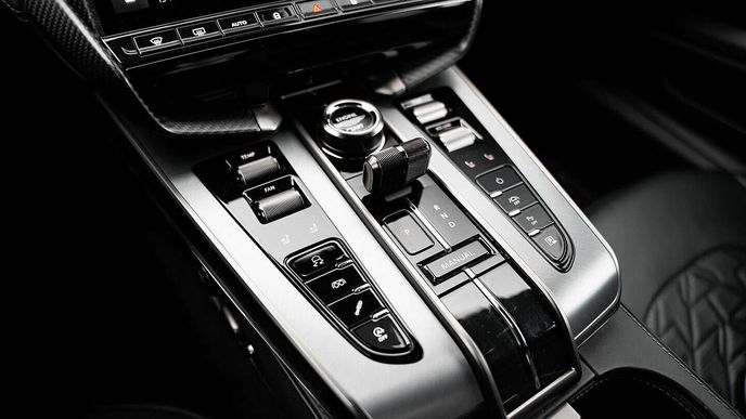 Aston Martin Vanquish Aston Martin Vanquish