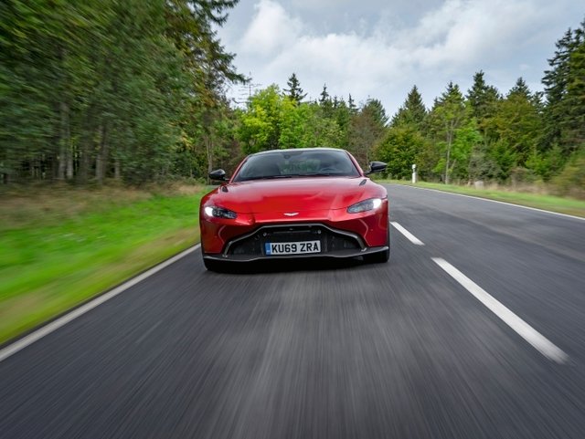 Aston Martin Vantage AMR