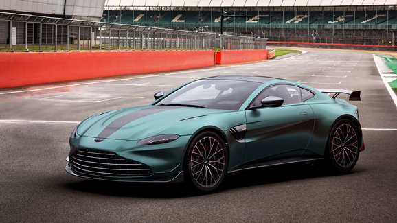Aston Martin Vantage F1 edition je tu: Nejsportovnější verze je replikou safety caru pro Formuli 1