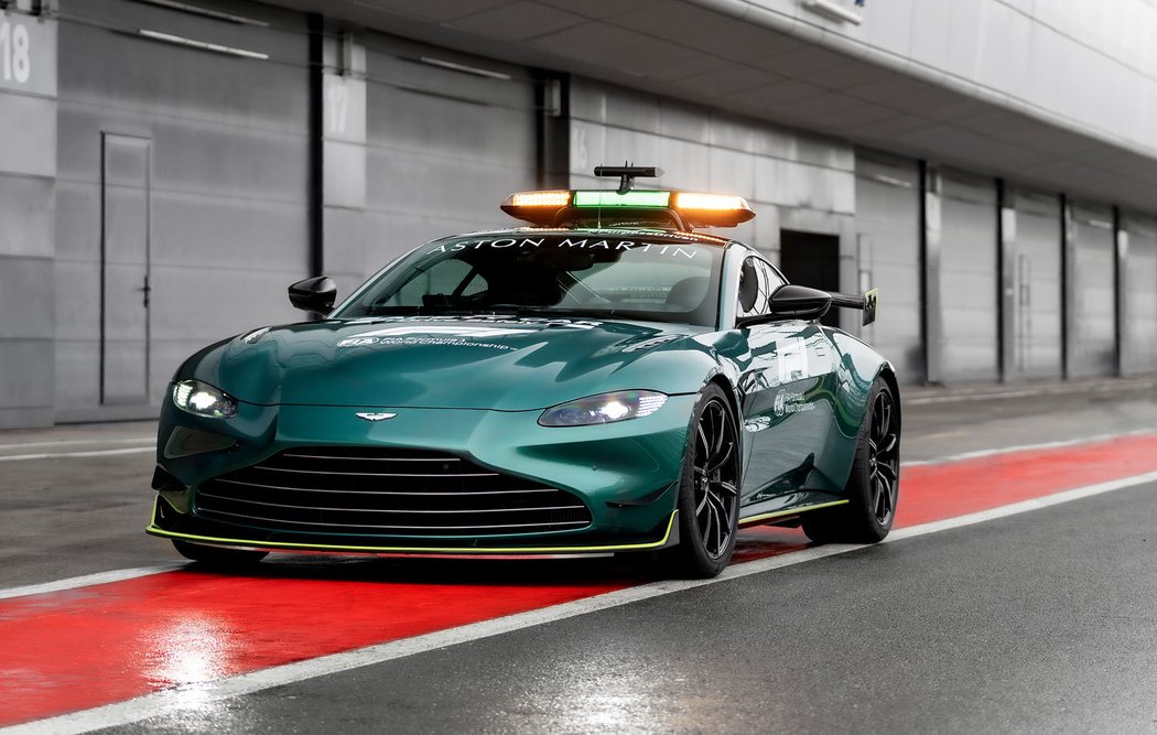 Letos se budou na velkých cenách střídat safety cary Aston Martin a Mercedes-AMG