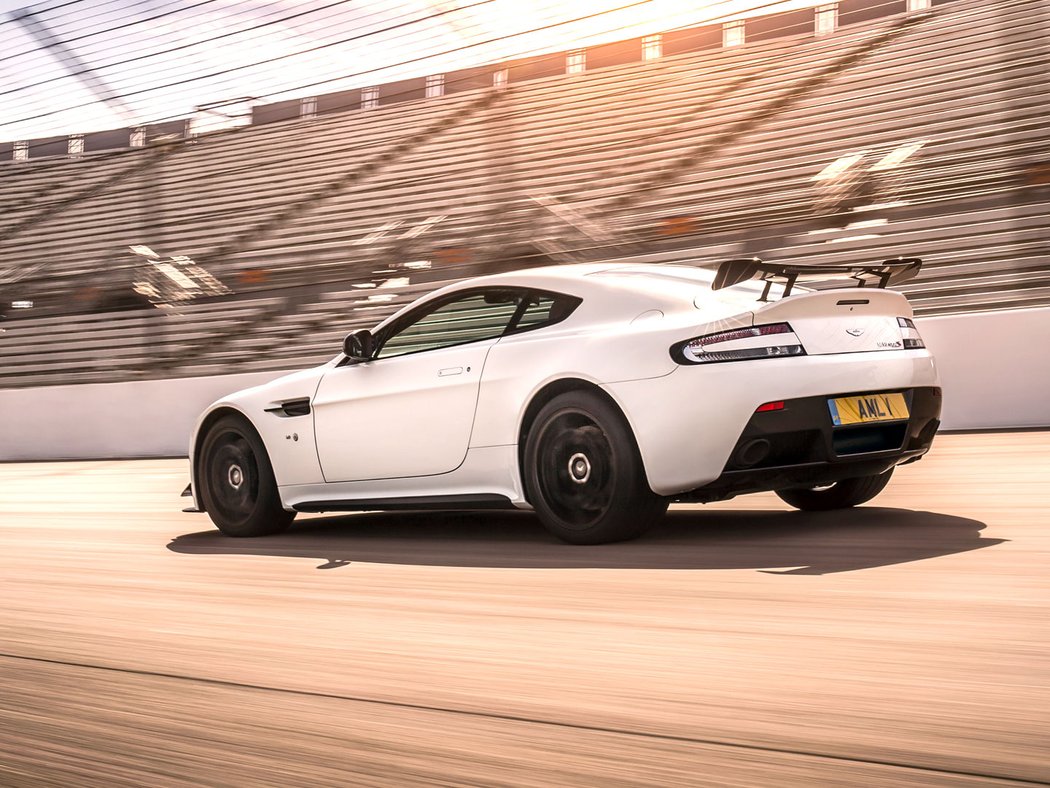 Aston Martin Vantage AMR