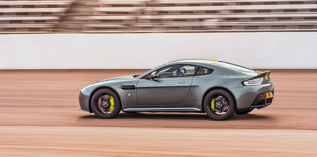 Aston Martin Vantage AMR