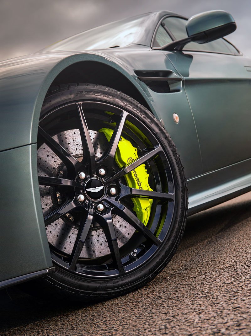 Aston Martin Vantage AMR