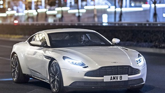Aston Martin DB11 rozšiřuje nabídku. Co nabídne V8 od AMG?