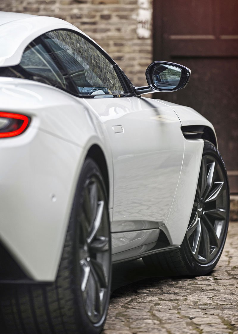 Aston Martin DB11