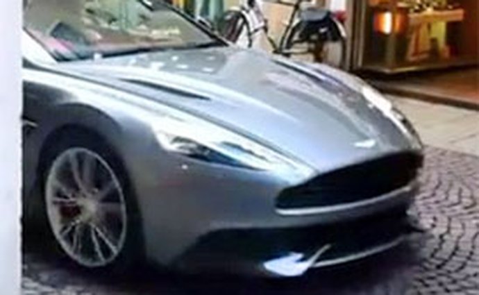 Video: Nový Aston Martin Vanquish přistižen v ulicích Padovy