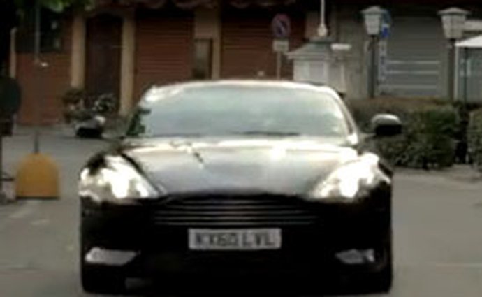 Aston Martin miluje ženy a ženy milují Aston Martin (video)