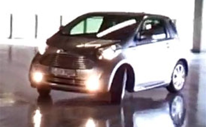 Video: Aston Martin Cygnet – Driftování v parkovacím domě