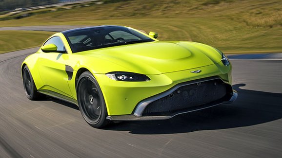 Nový Aston Martin Vantage je tu. S motorem Mercedesu a elektronickým diferenciálem