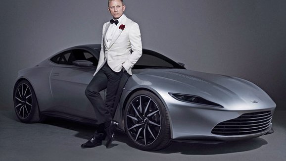 Bondův Aston Martin DB10 míří do aukce (+video)