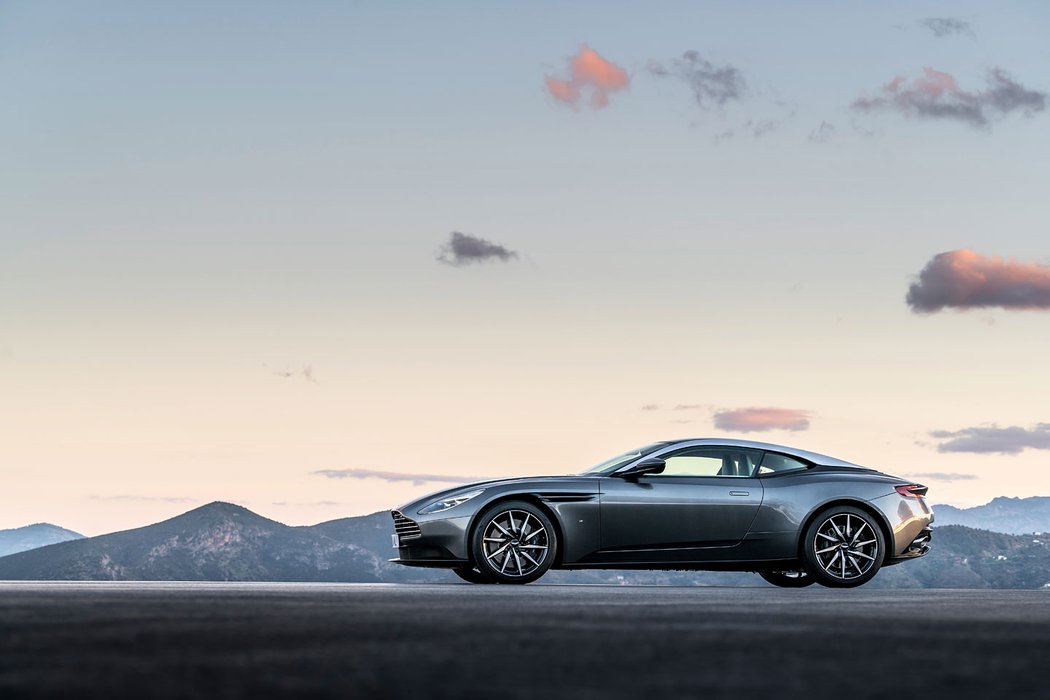 astonmartin novemodely video sportovni kupe