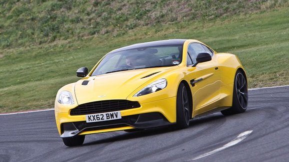 Aston Martin investuje miliony liber do rozšíření výrobního závodu