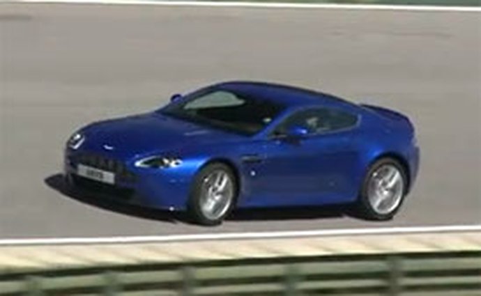 Video: Aston Martin V8 Vantage S -  Na závodním okruhu