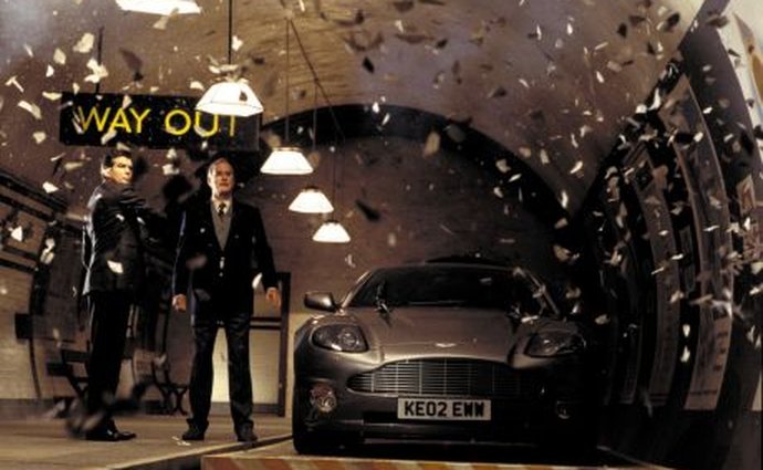 Další Bondův Aston Martin vydražen