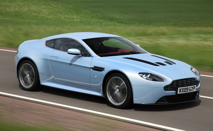 Aston Martin V12 Vantage: Zběsilý dvanáctiválec končí