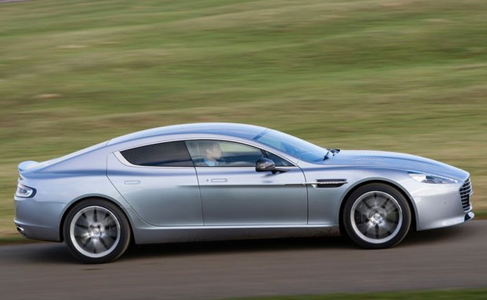 Aston Martin svolává 689 vozidel kvůli vadnému plynovému pedálu
