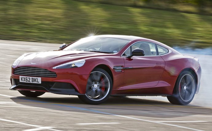 Aston Martin chce zůstat u motorů V12, odmítá hybridy