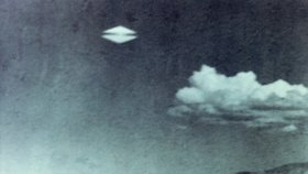 Záhadné UFO: Zachycují tyhle snímky mimozemské objekty, nebo je to podvrh?