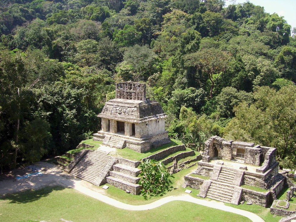 Palenque: Archeologické naleziště, které se nachází na západním okraji mayské říše v dnešním státě Chiapas v Mexiku. Komplex je v tropické džungli a díky výjimečné archeologii je považován za perlu Mexika.