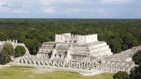 Chichen Itza: Pyramida s přezdívkou El Castillo leží ve státě Yucatán v Mexiku.