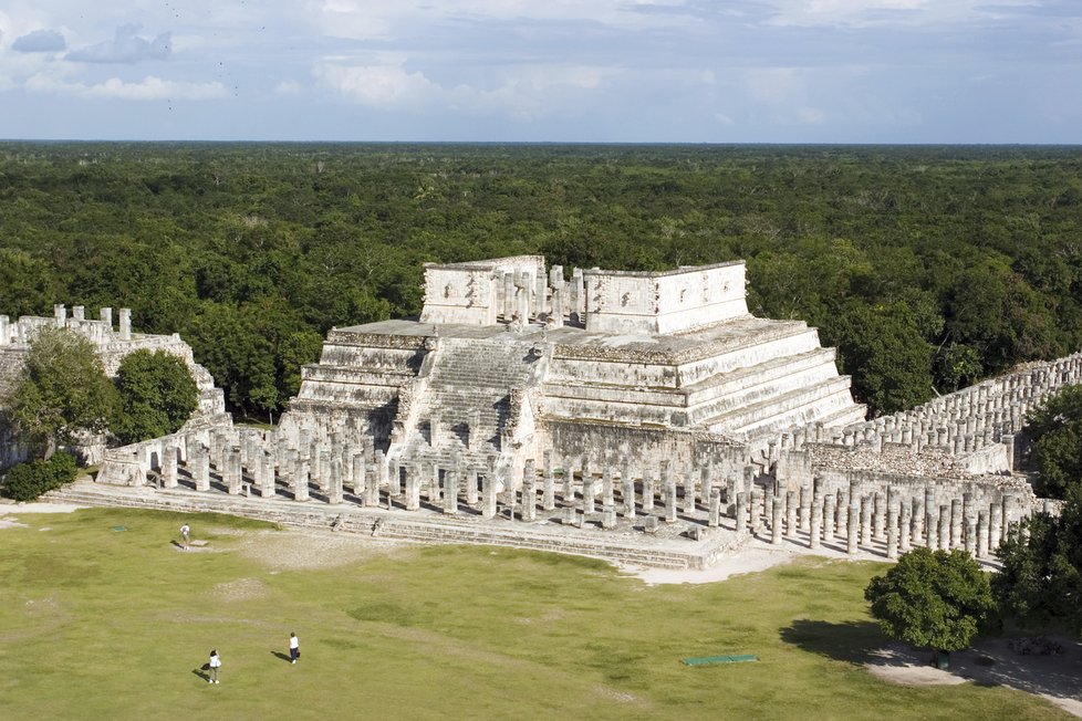 Chichen Itza: Pyramida s přezdívkou El Castillo leží ve státě Yucatán v Mexiku.