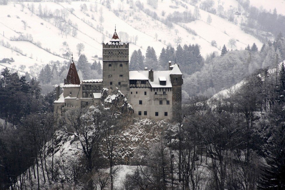 Hrad Bran, Rumunsko. Právě tady se natáčel slavný film o Drákulovi. Nahání hrůzu, že?