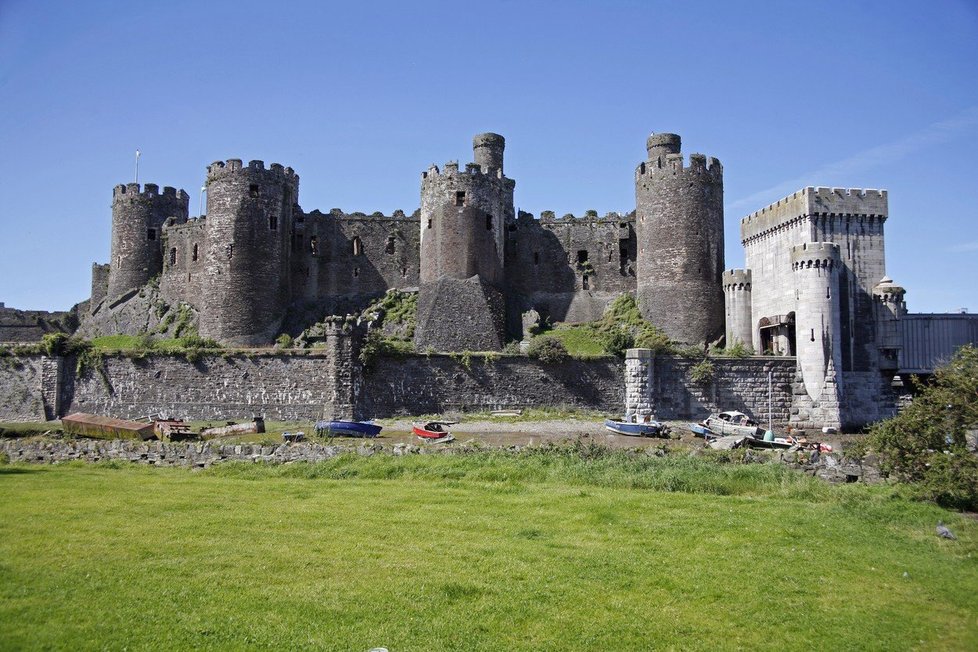 Hrad Conwy, Wales. Postavil ho král Edward I. a nazývali ho Kladivem na Skoty.