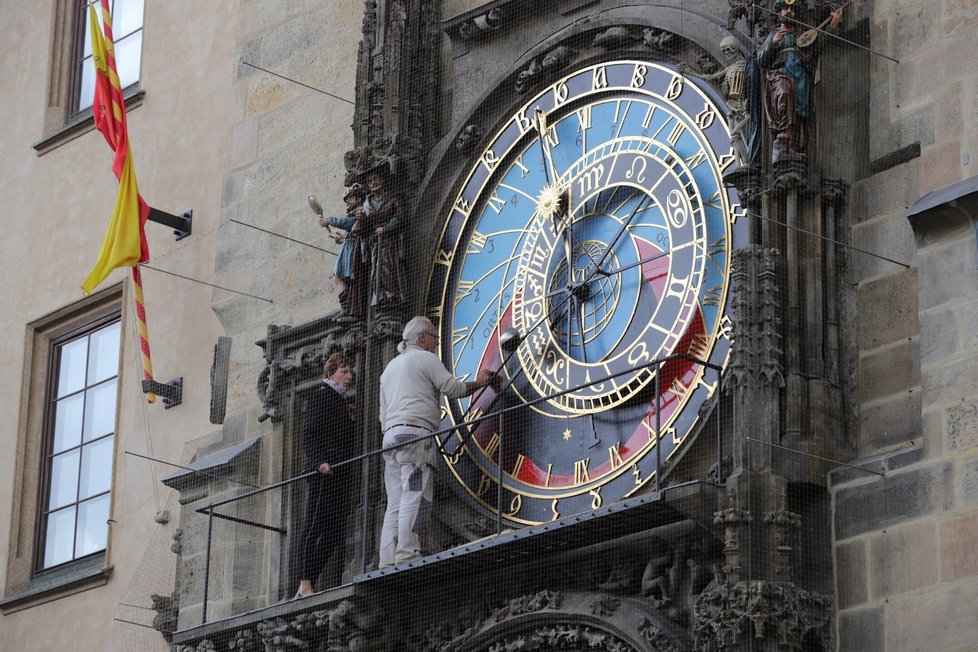 Astroláb na pražském orloji přemalovali, 14. května 2019.