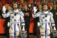 Čína vyslala do vesmíru dva kosmonauty. V Nebeském paláci budou měsíc
