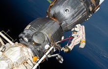 Rusko obviňuje astronautku ze sabotáže: Vyvrtala díru do Sojuzu