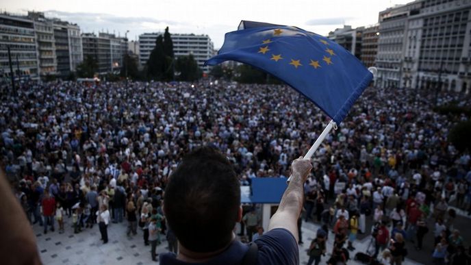 Aténská demonstrace za setrvání v eurozóně