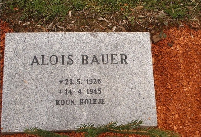 Alois Bauer (†19) je dnes pohřben na čestném pohřebišti Ústředního hřbitova v Brně.
