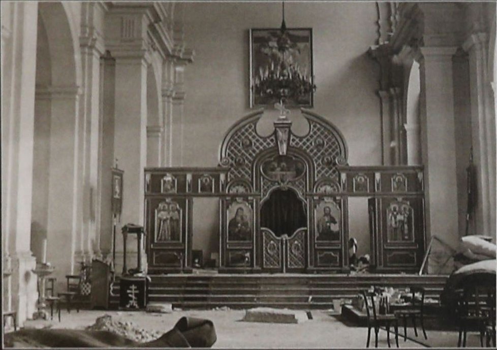 V kostele sv. Cyrila a Metoděje se skrývalo celkem sedm parašutistů. V osudný den 18. června 1942 ve čtyři hodiny ráno drželi na kůru stráž Adolf Opálka (†27), Josef Bublík (†22) a Jan Kubiš (†28).