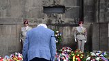 Praha si připomíná úmrtí parašutistů, kteří zabili Heydricha: U chrámu sv. Cyrila a Metoděje se sešly stovky lidí