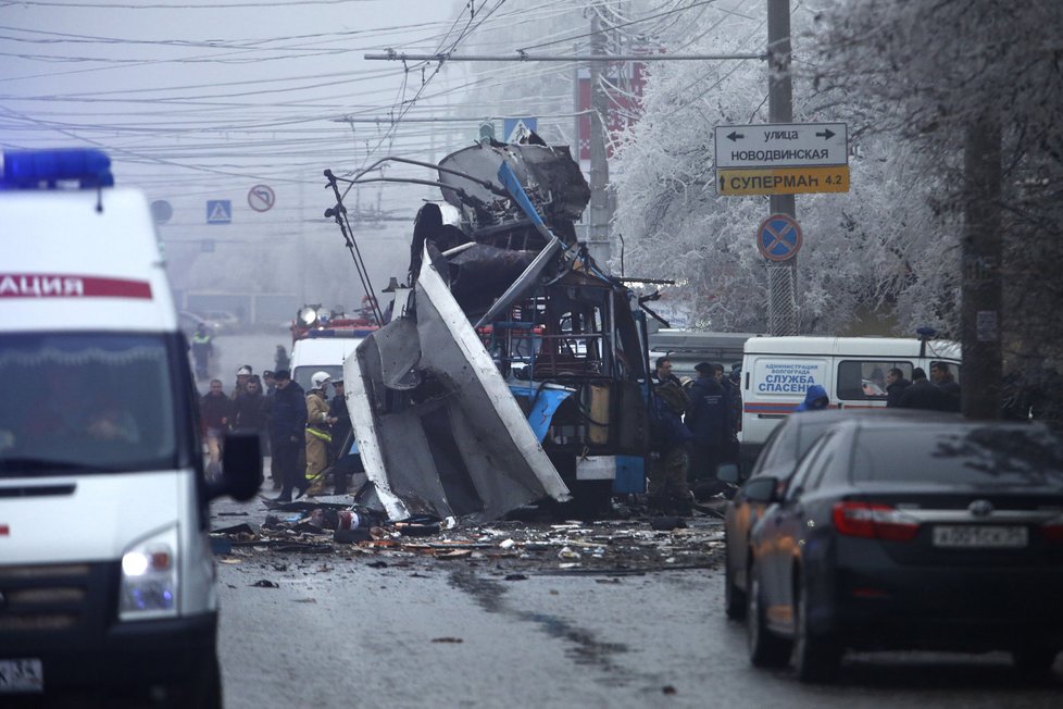 Ve vraku trolejbusu uhořelo 14 lidí.