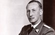 Reinhard Heydrich (†38) podepsal během první vlny zatýkání 8. října 1941 úřední výměr o rozpuštění České obce sokolské, který vstoupil v platnost o tři dny později.