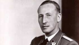 Reinhard Heydrich (†38) podepsal během první vlny zatýkání 8. října 1941 úřední výměr o rozpuštění České obce sokolské, který vstoupil v platnost o tři dny později.