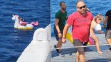 Drama v dovolenkovém ráji: Proud odnesl holčičku (4) s nafukovacím jednorožcem na otevřené moře