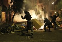 Velká studentská bouře v Řecku: Atény v plamenech a 25 zatčených