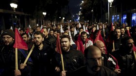 V řecké metropoli Athénách se demonstranti střetli s policií.