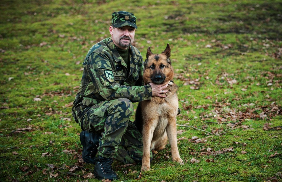 Athos už běhá jako zdravý pes, do Afghánistánu se už ale nepodívá.