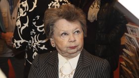 Aťka Janoušková nemá téměř žádné vrásky, navzdory svému věku.