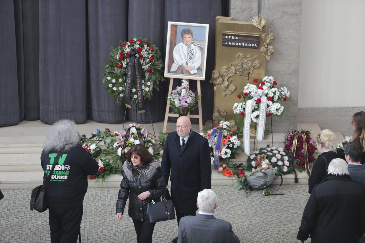 Poslední rozloučení s Aťkou Janouškovou.