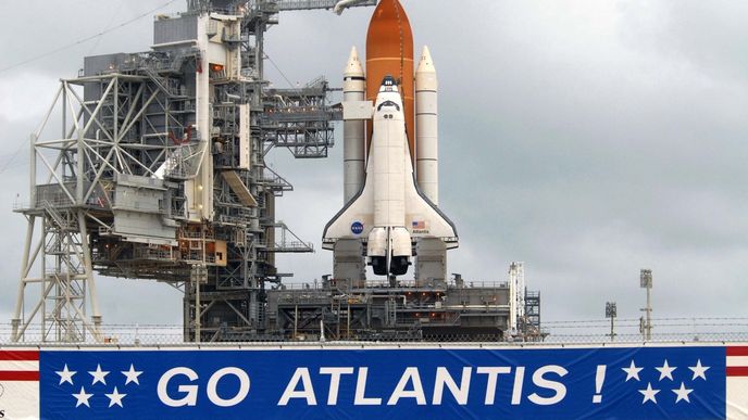 Raketoplán Atlantis je připraven ke startu