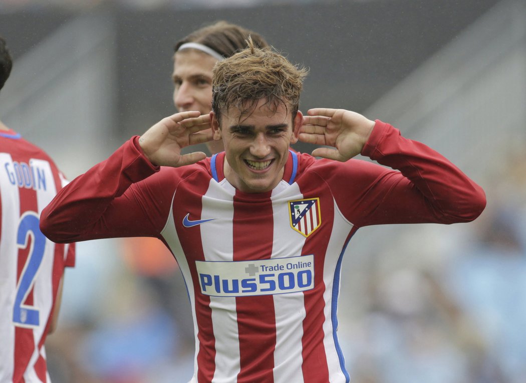 Kanonýr Atlétika Madrid Antoine Griezmann slaví gól do sítě Celty Vigo