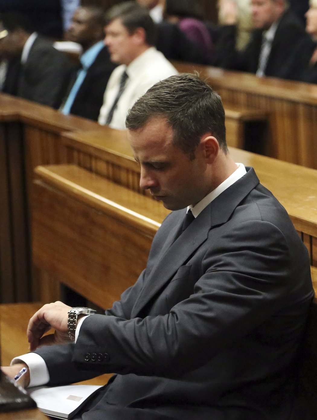 Tak kdy to začne? Proces s hendikepovaným atletem Oscarem Pistoriusem se zpozdil kvůli nepřítomnosti tlumočníka.