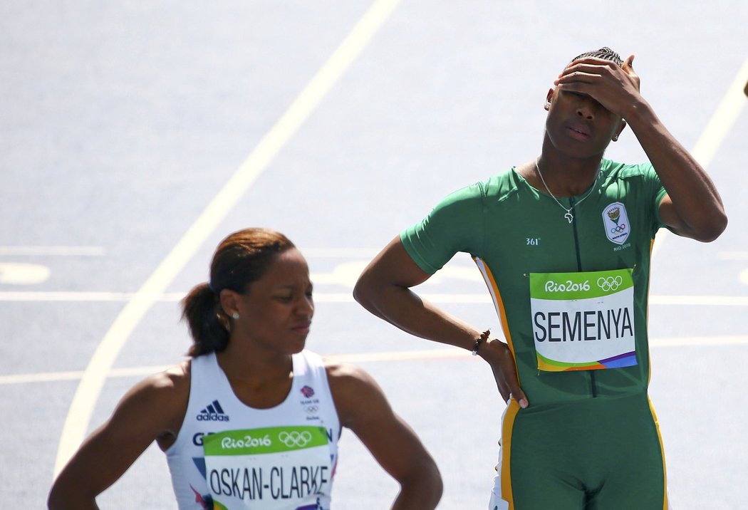 Caster Semenyaová po svém prvním rozběhu na 800 metrů na olympiádě v Riu