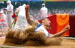 2008. Roman Šebrle při skoku do dálky na olympiádě v Pekingu.