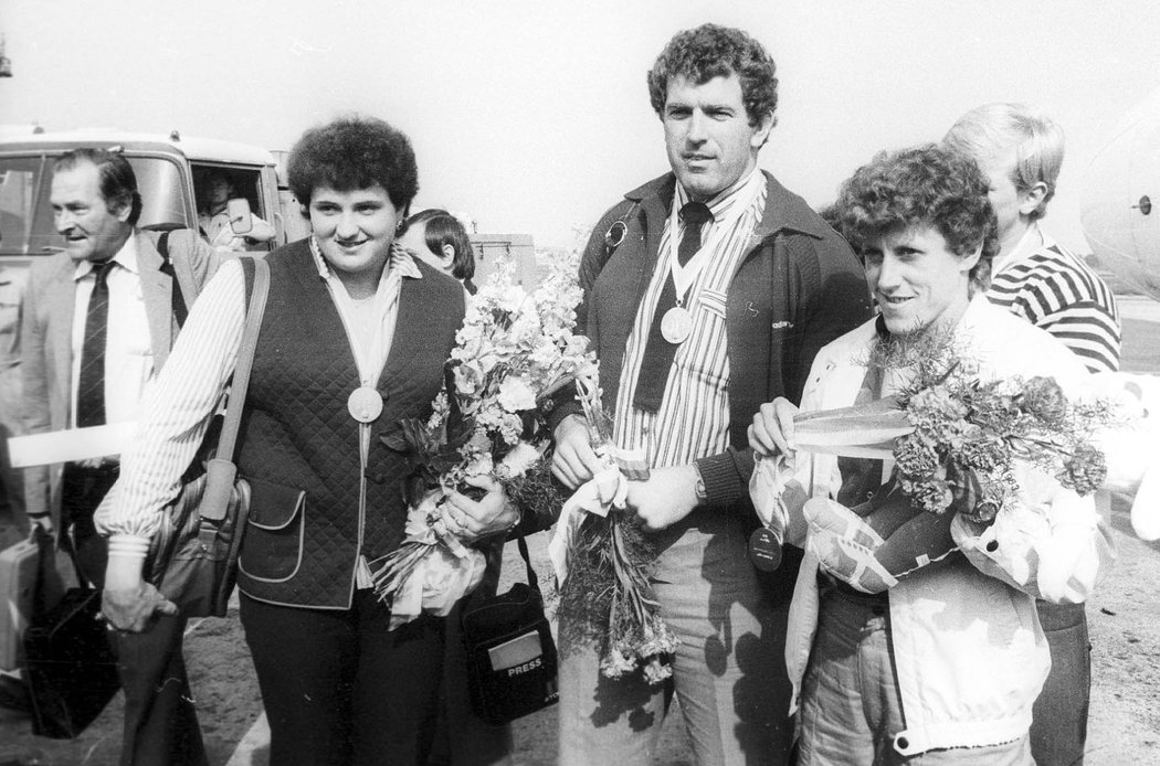Návrat zlatých medailistů z MS 1983. Koulařka Helena Fibingerová, diskař Imrich Bugár a běžkyně Jarmila Kratochvílová
